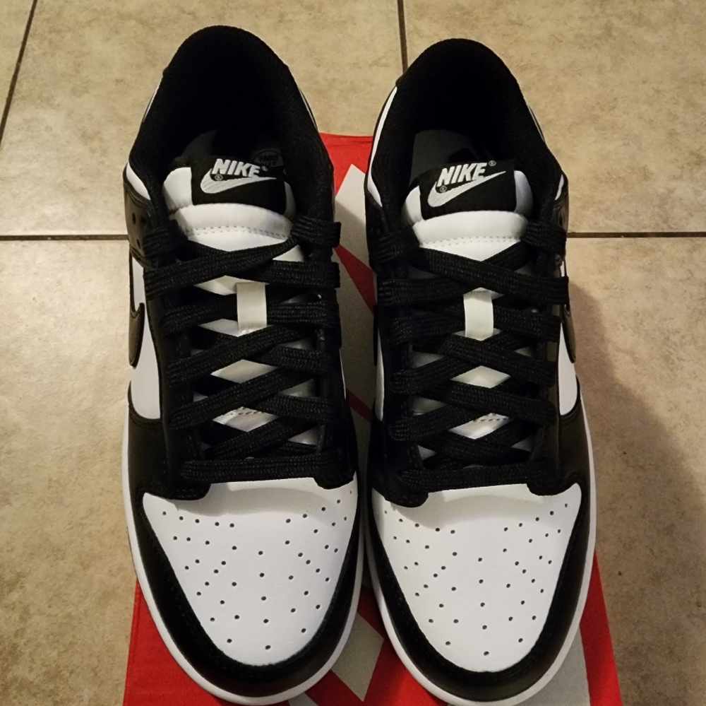 NIKE WOMEN PANDA DUNKS